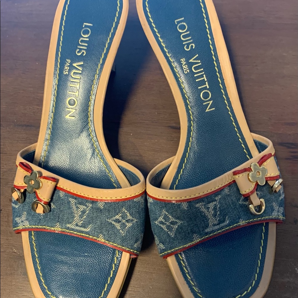 Authentic Louis Vuitton kitten heel.